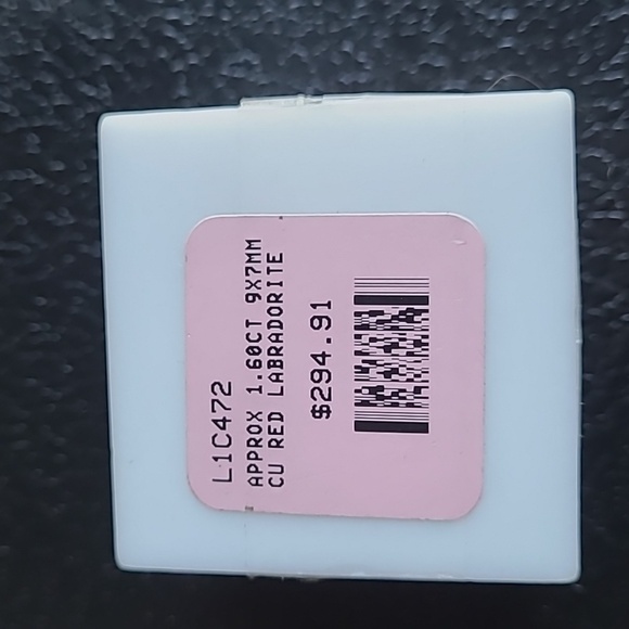 Red Labradorite approx 1.60ct 9mm × 7mm - Picture 3 of 11